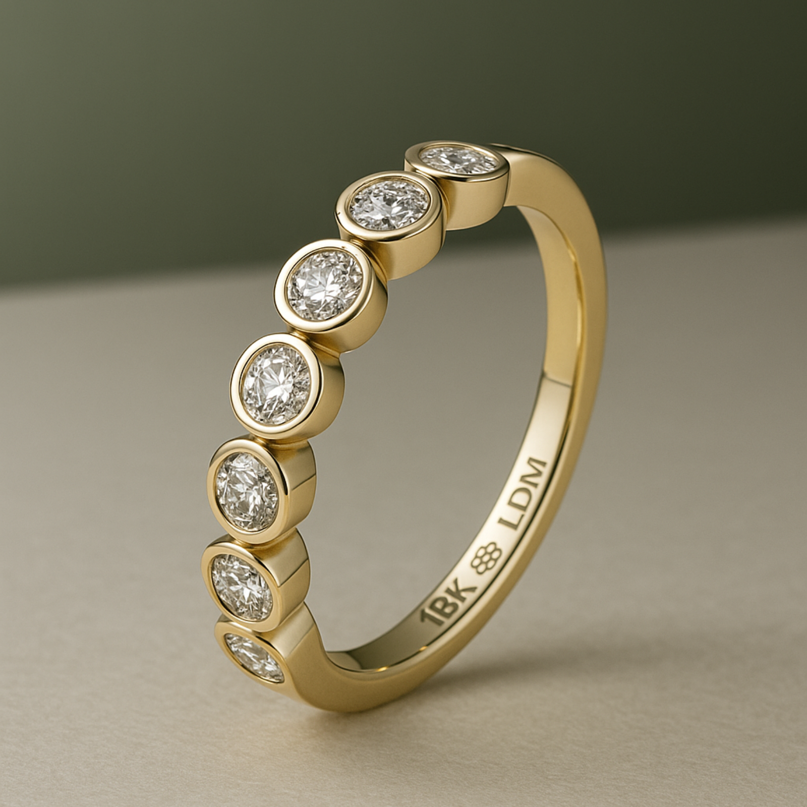 Bezel zetting diamanten trouwring