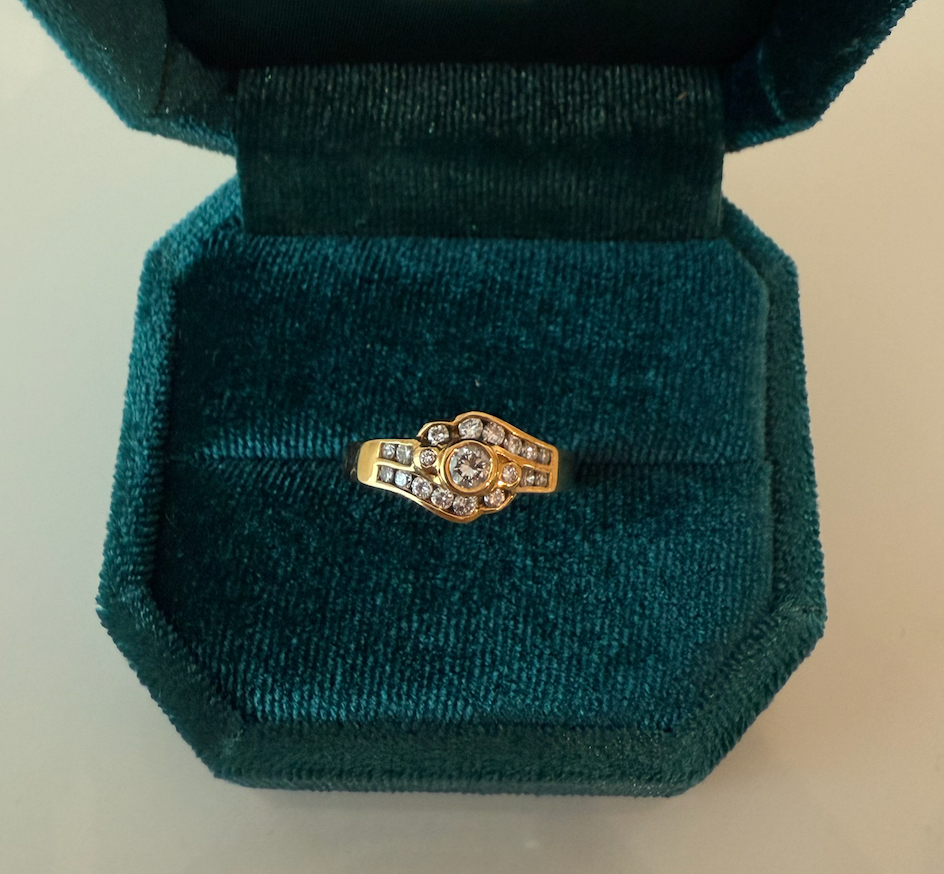 Ring in doosje met diamanten