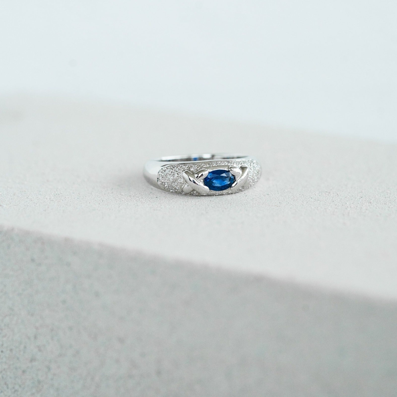 Center saffier ring