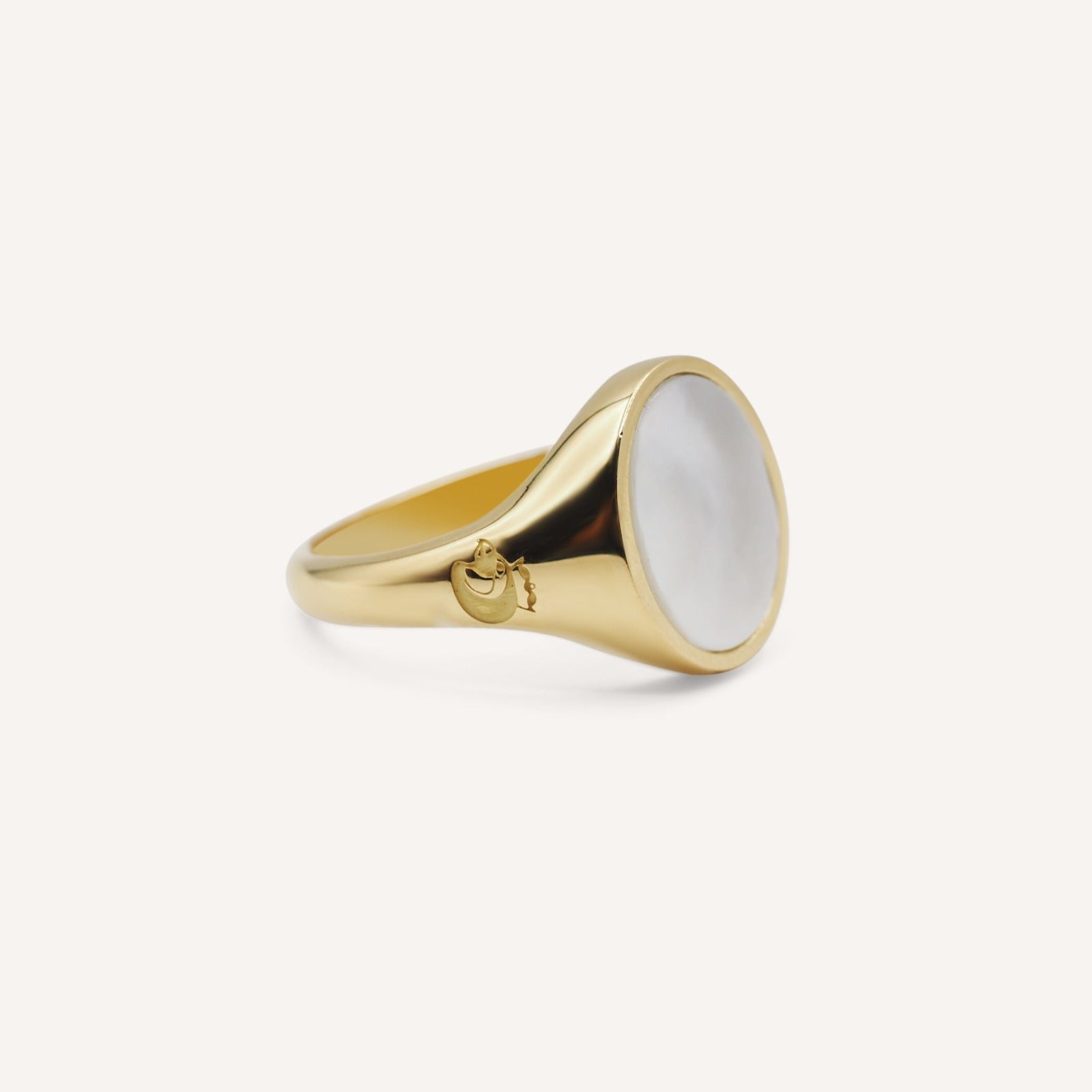 Parelmoer falcon ring