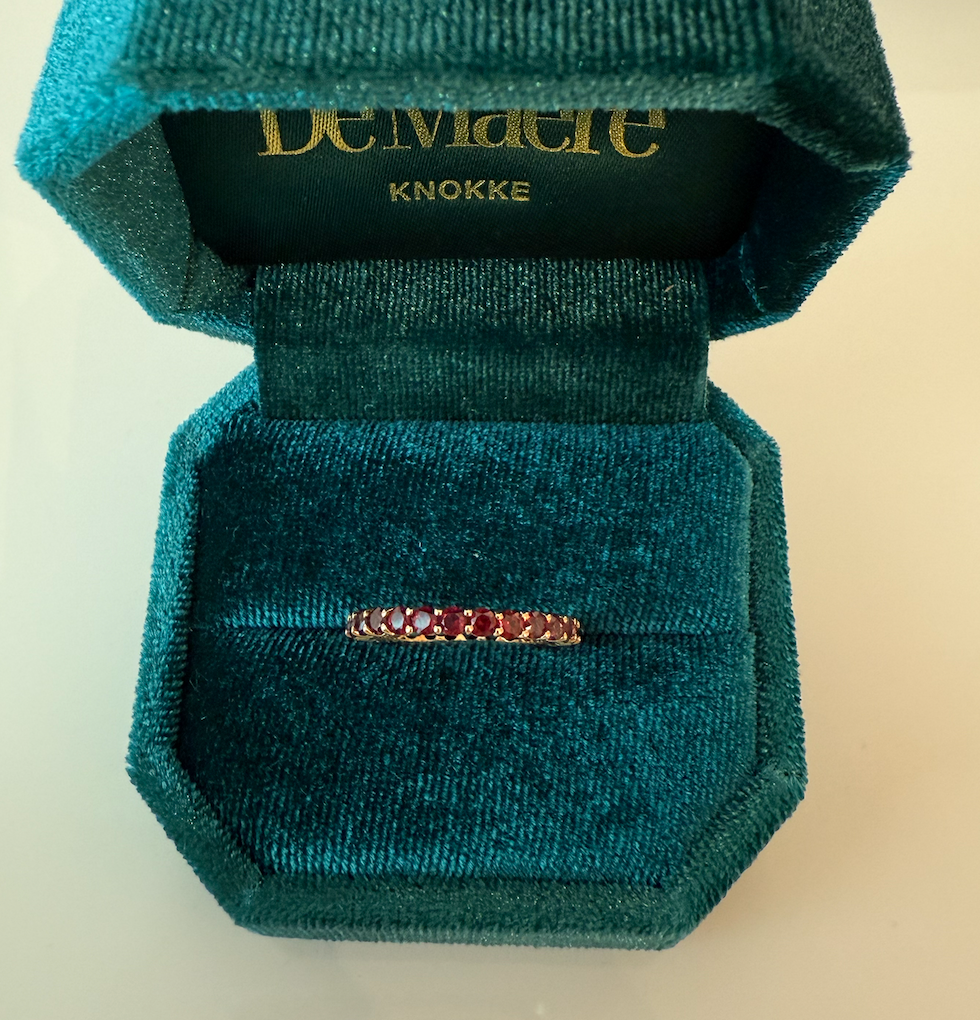 Granaat eternity ring