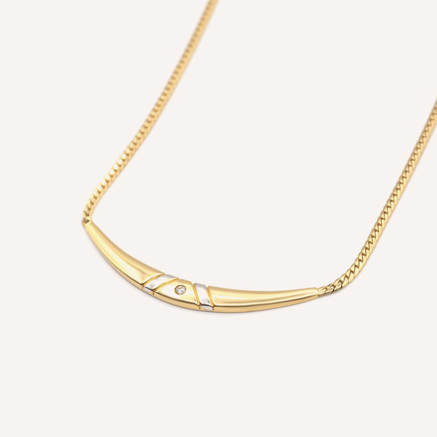Subtle diamond necklace