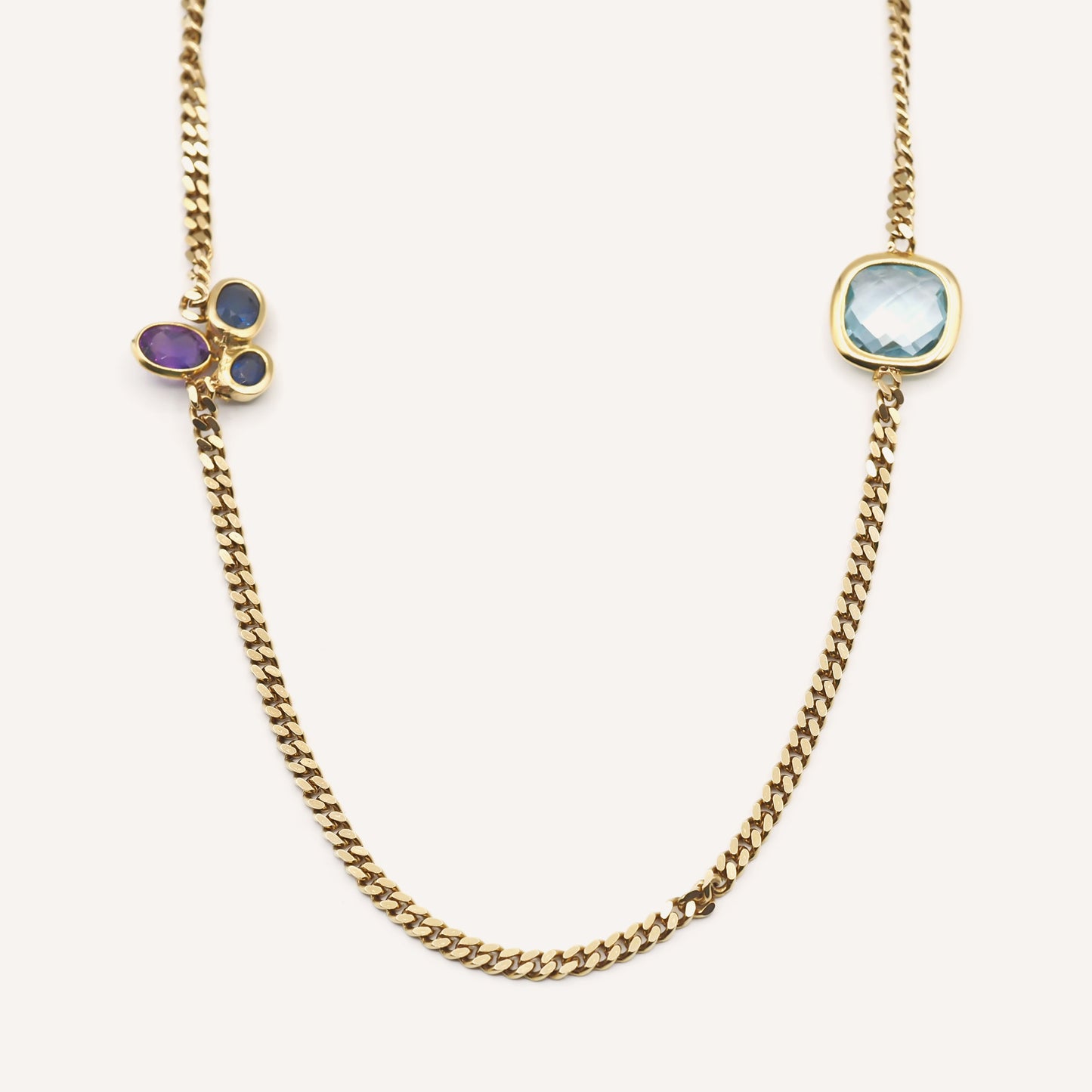 Colour touch necklace
