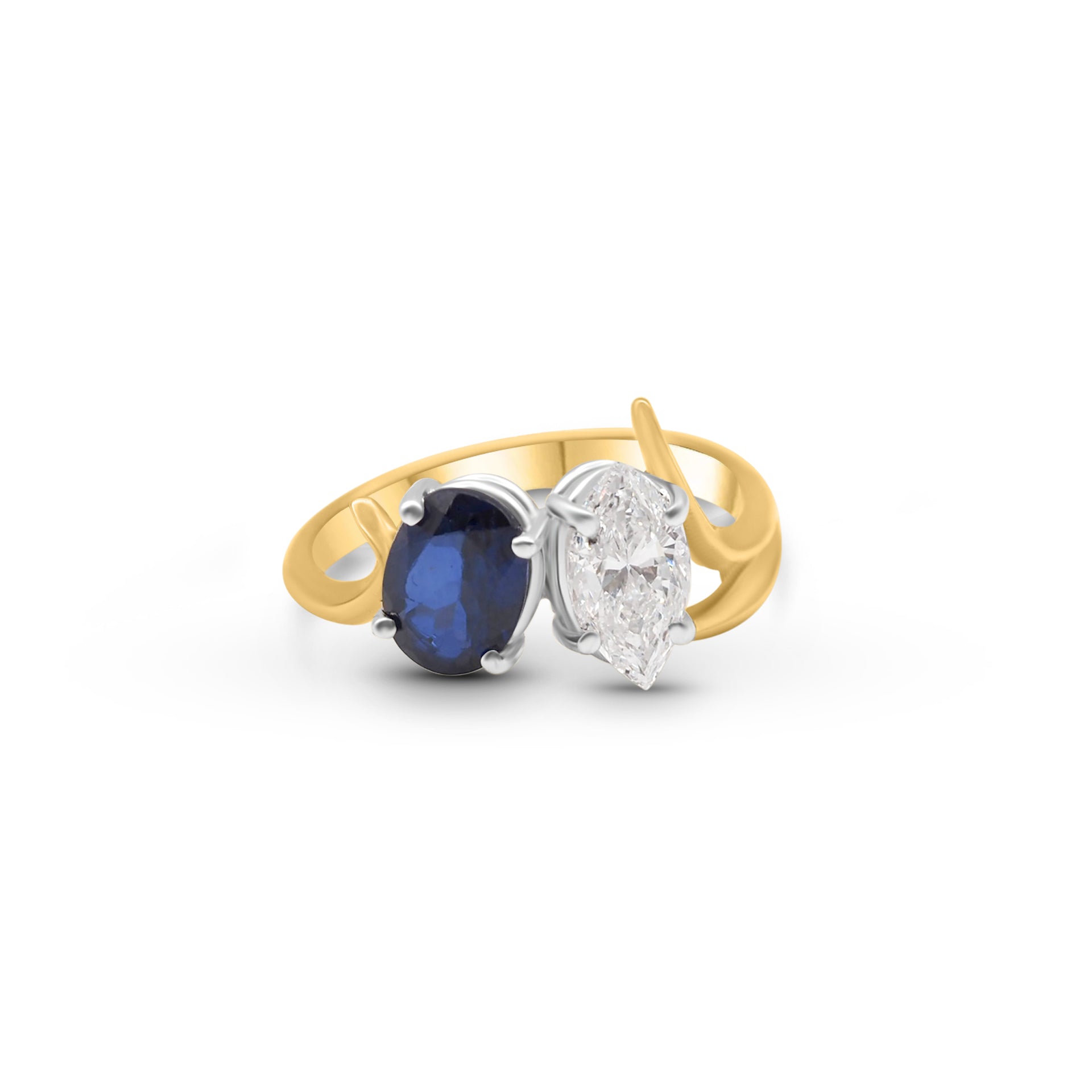 Ring met markies diamant en saffier