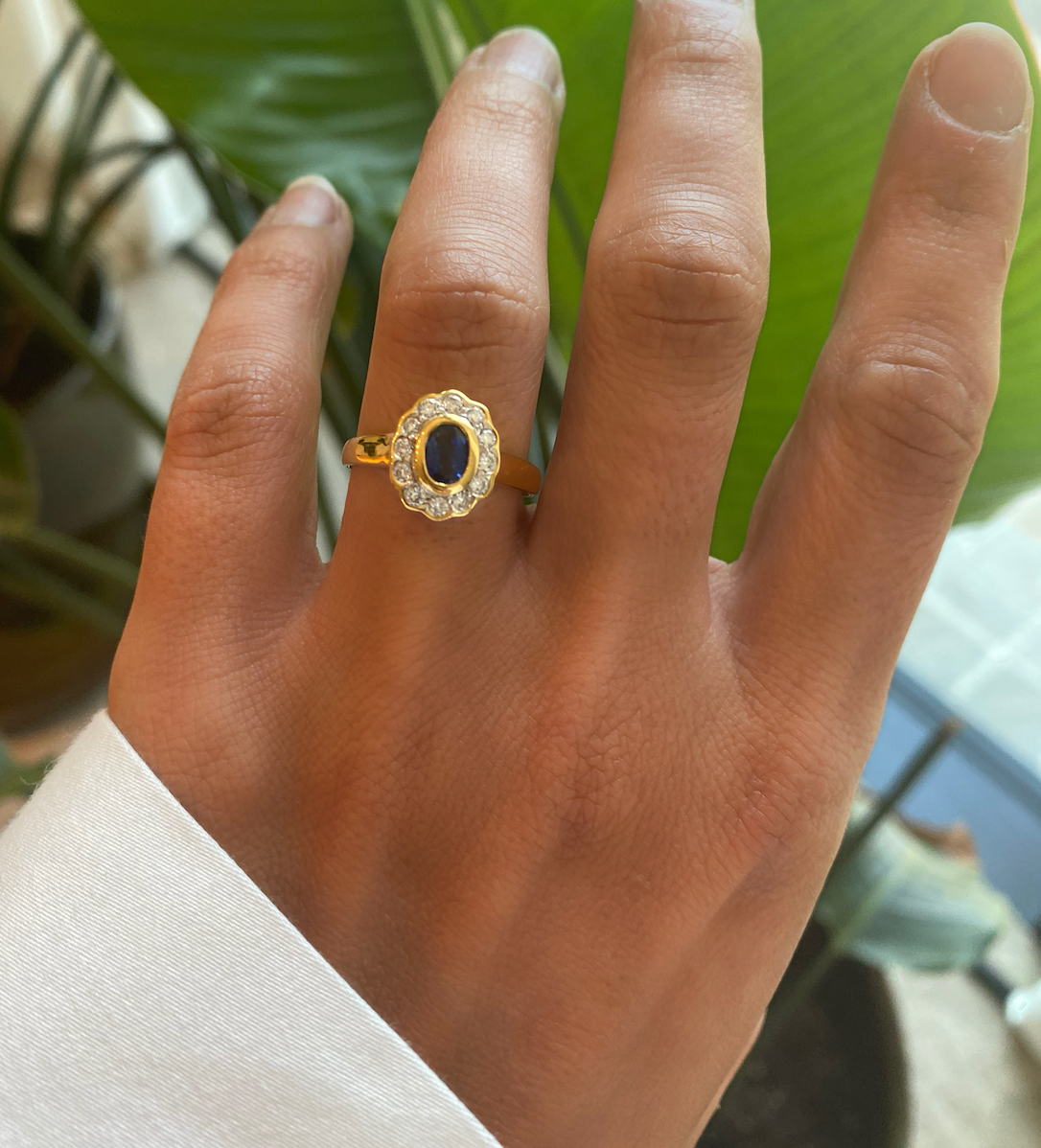 Ring met saffier en diamanten verloving