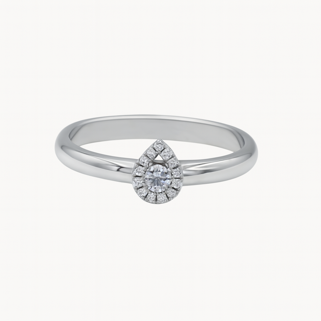 Ring met witgouden diamant en peervorm