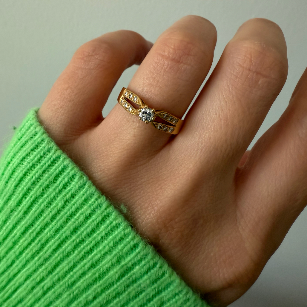 Ring met centrale steen diamant