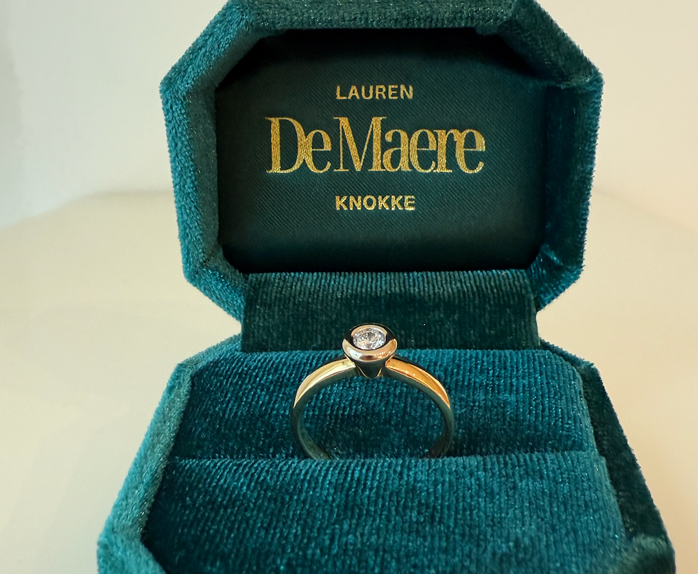 Ring met diamant in witgouden zetting