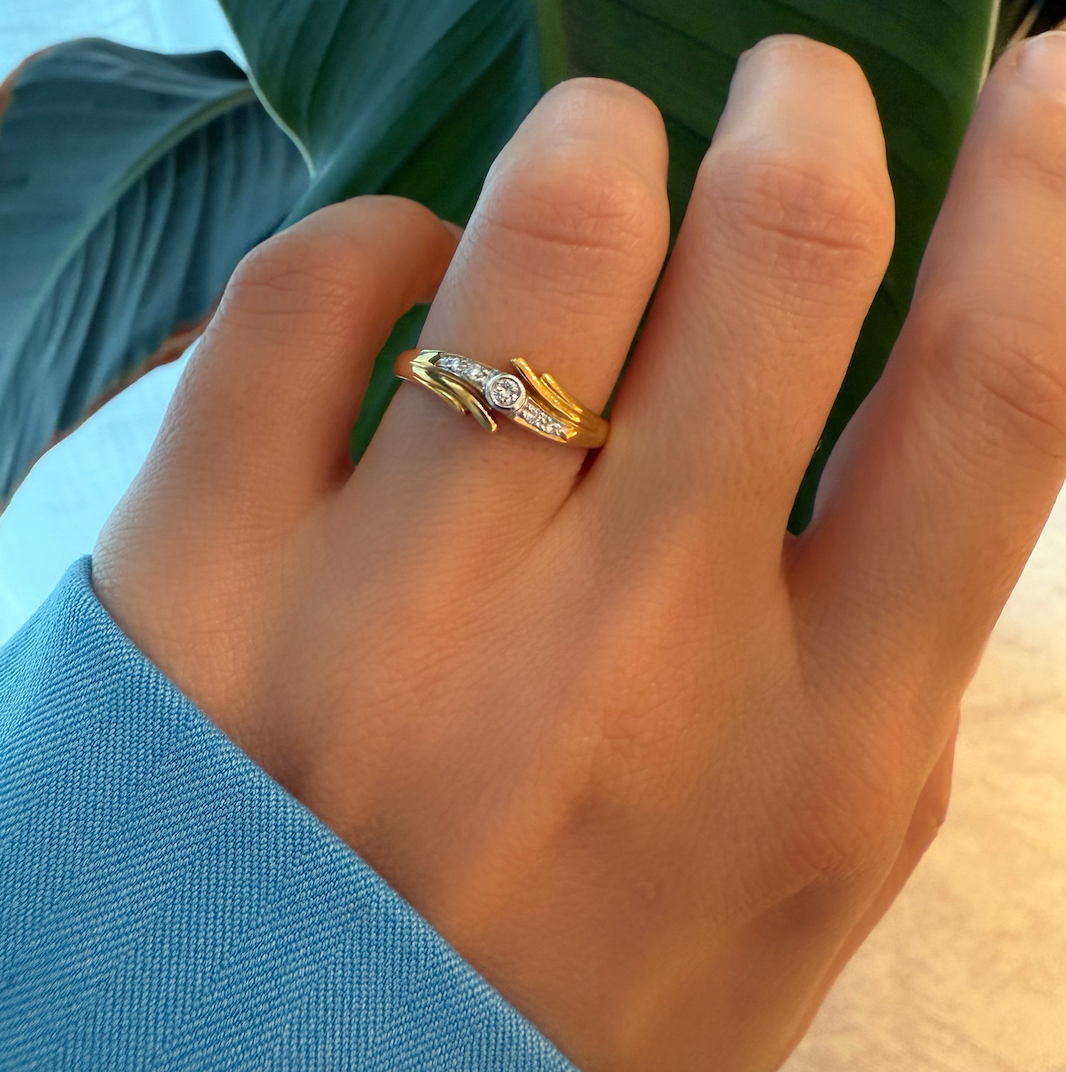 Ring met diamanten golf