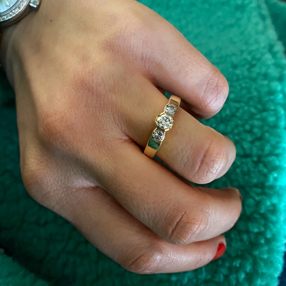 Ring met drie diamanten