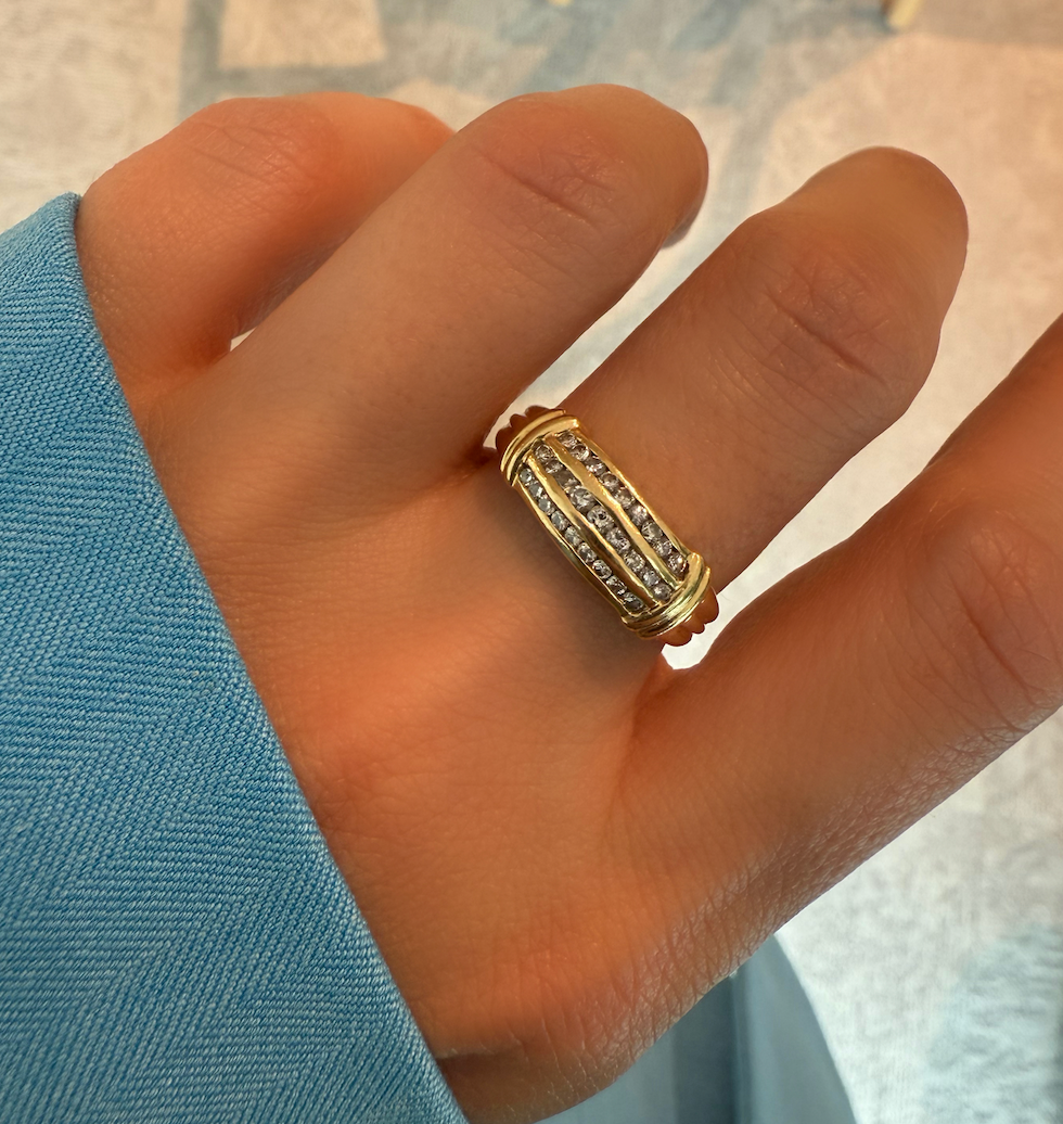 Ring met drie rijen diamanten