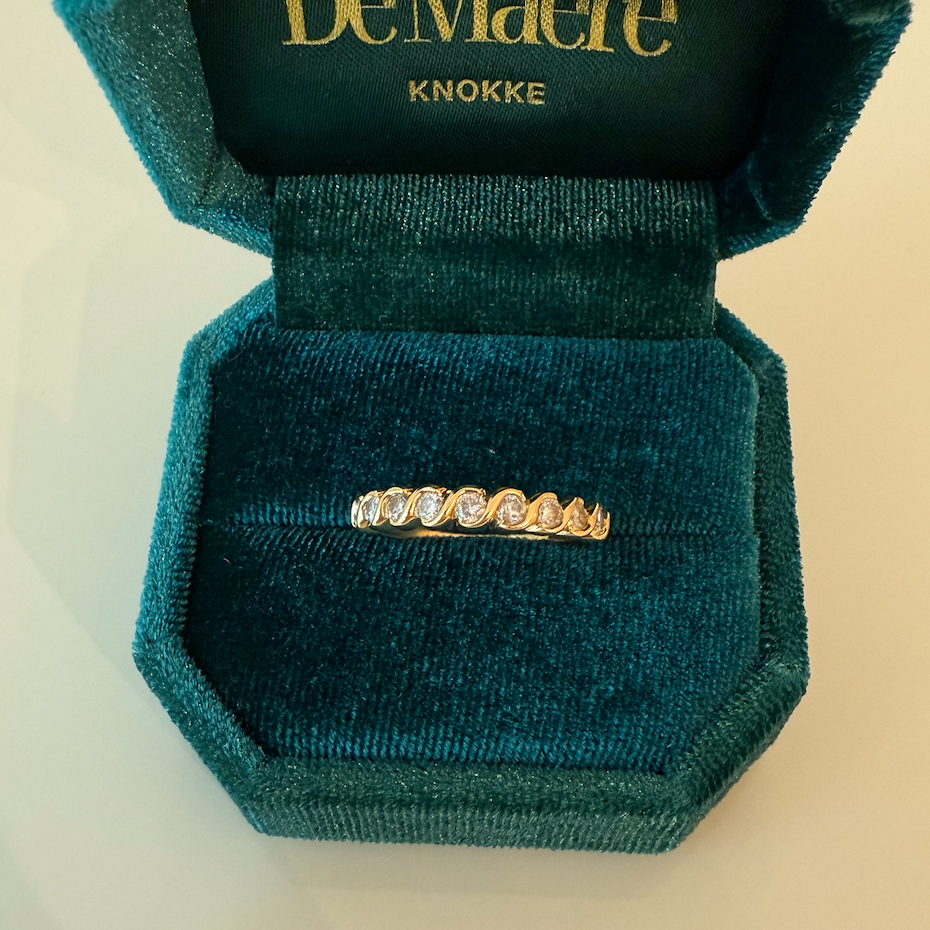 Ring met geelgouden diamanten