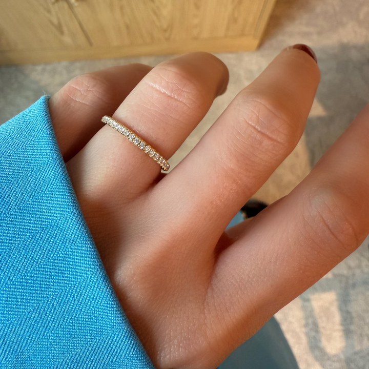 Ring met halfrond diamanten