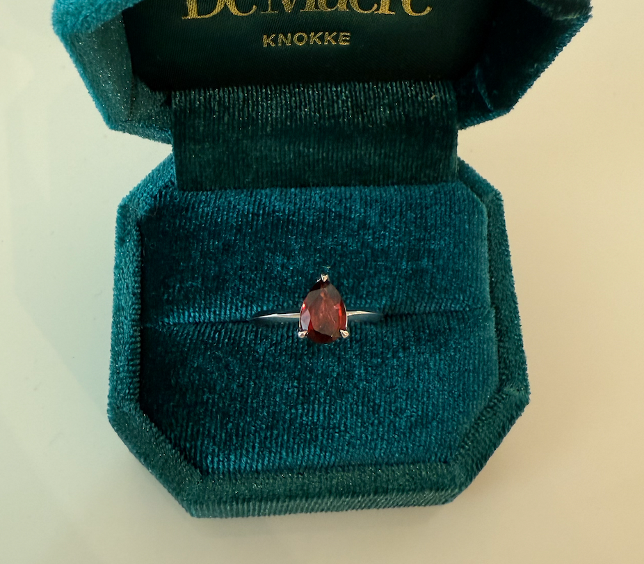 Ring met rode toermalijn peervorm