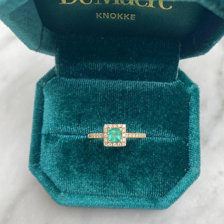 Ring met vierkante smaragd