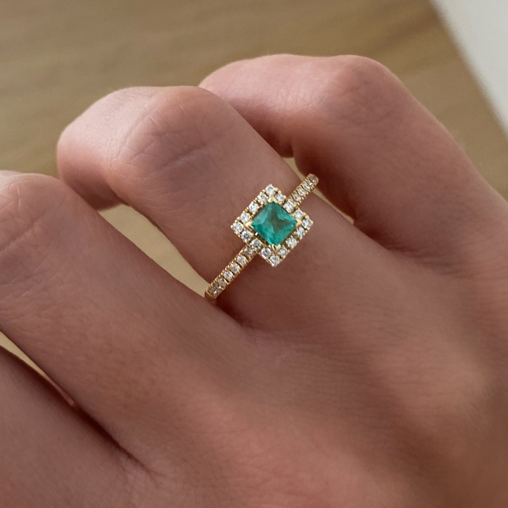 Ring met smaragd en diamant