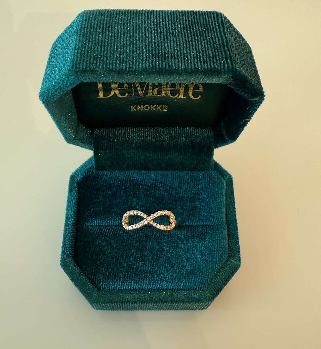 Roségouden infinity ring