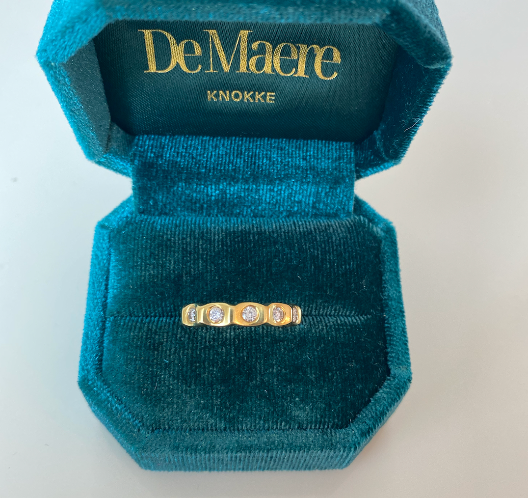 Gekartelde diamanten ring