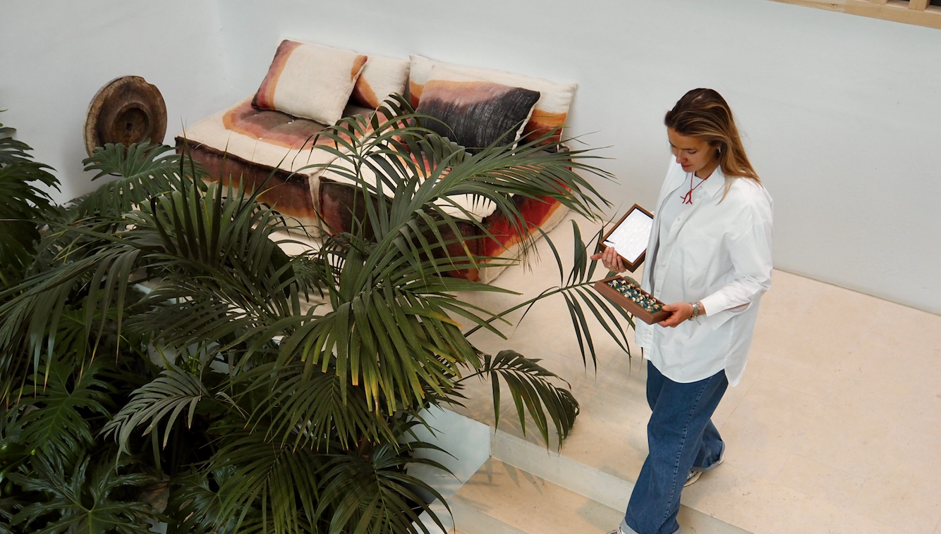 Lauren De Maere in haar Knokke showroom