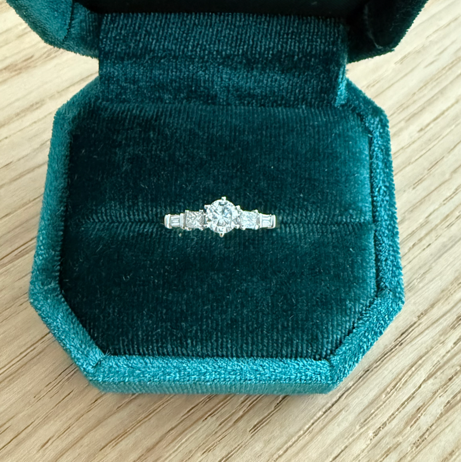 Solitaire hoge diamanten ring