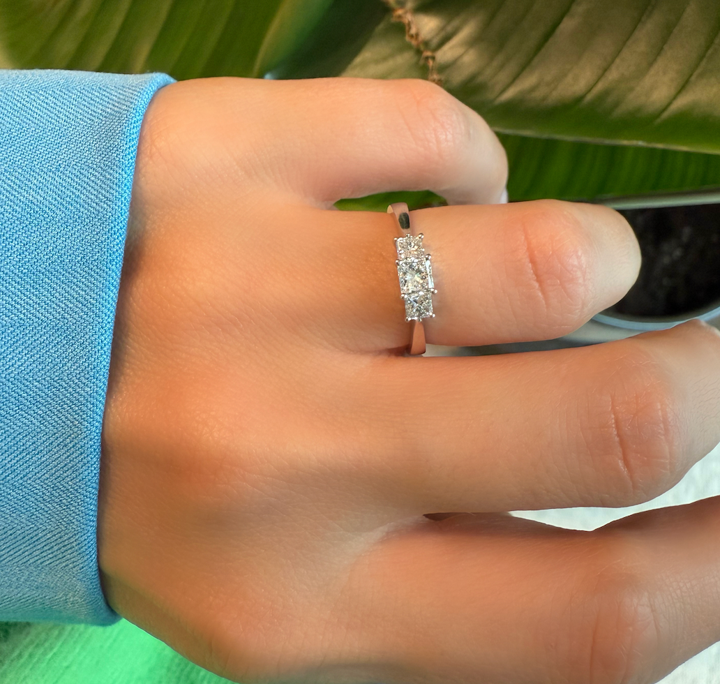 Trilogie vierkante diamanten ring