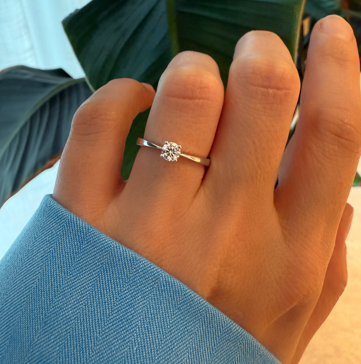 Witgouden solitaire verlovingsring