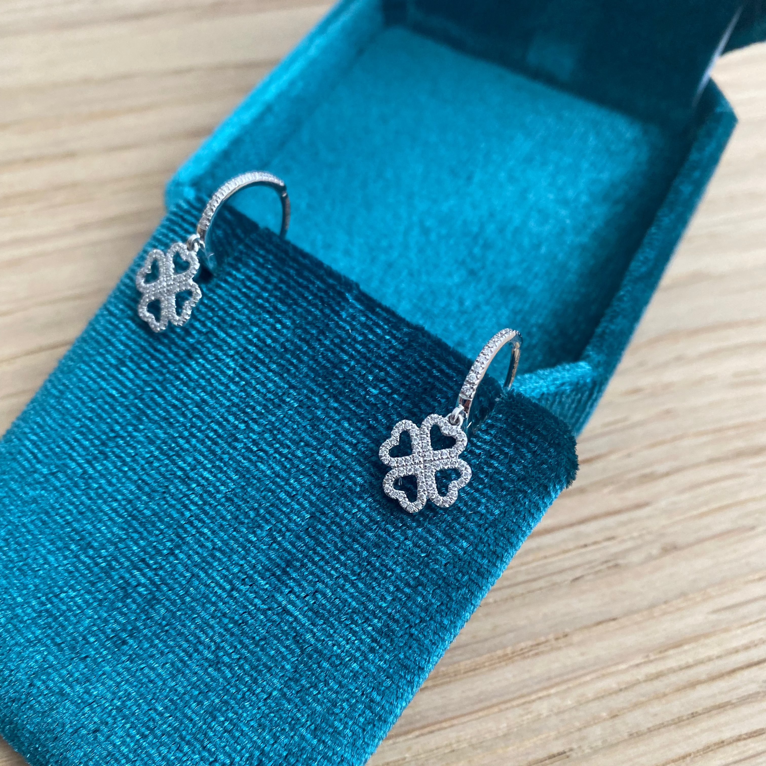 hartjes oorbellen met diamant