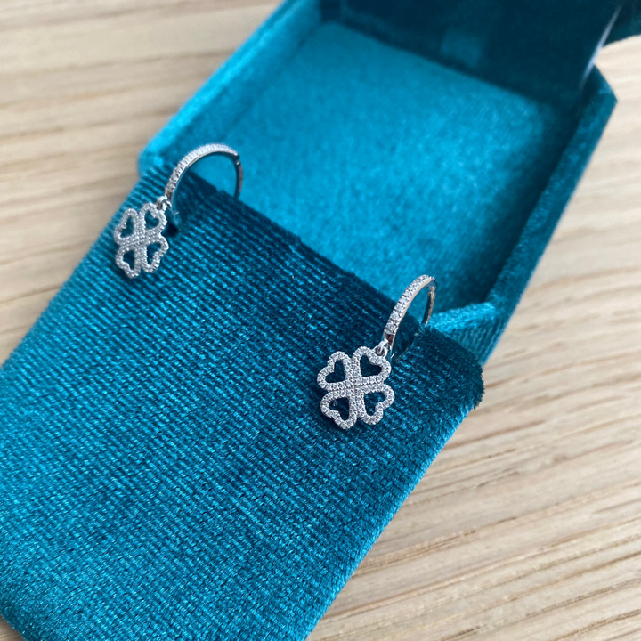 hartjes oorbellen met diamant