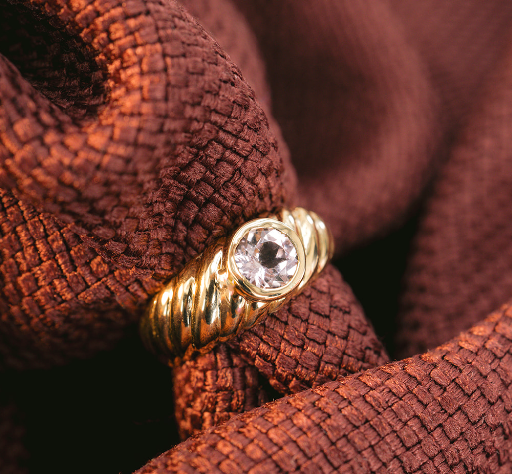 ring met roze topaas steen