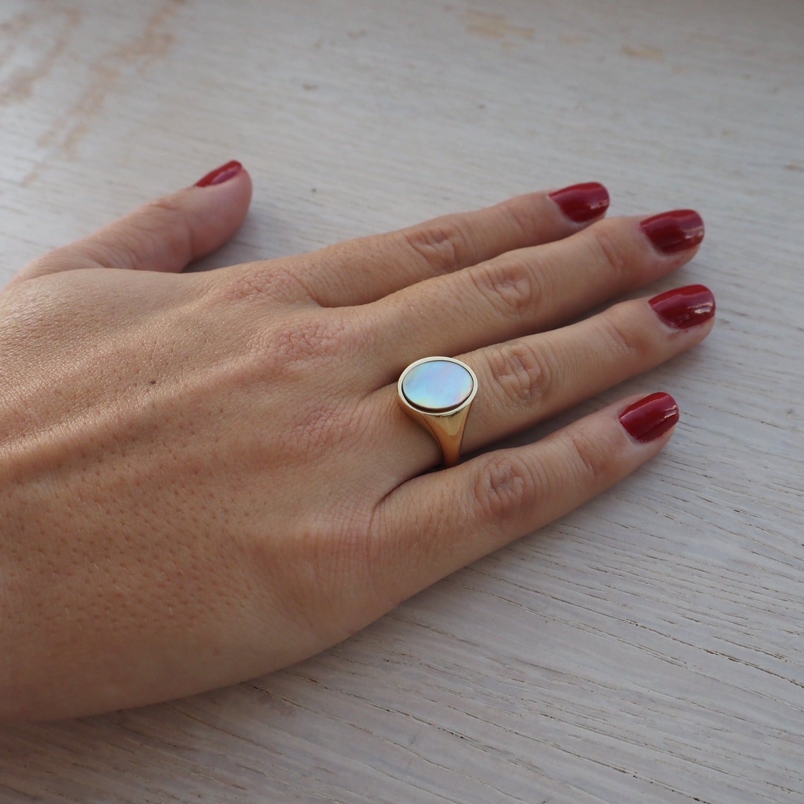 Parelmoer falcon ring