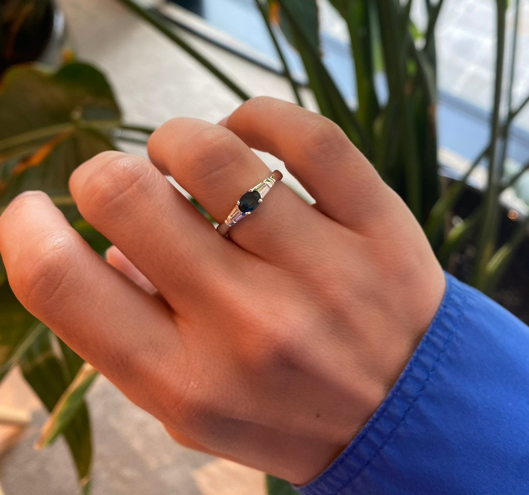 Ring met saffier en diamanten