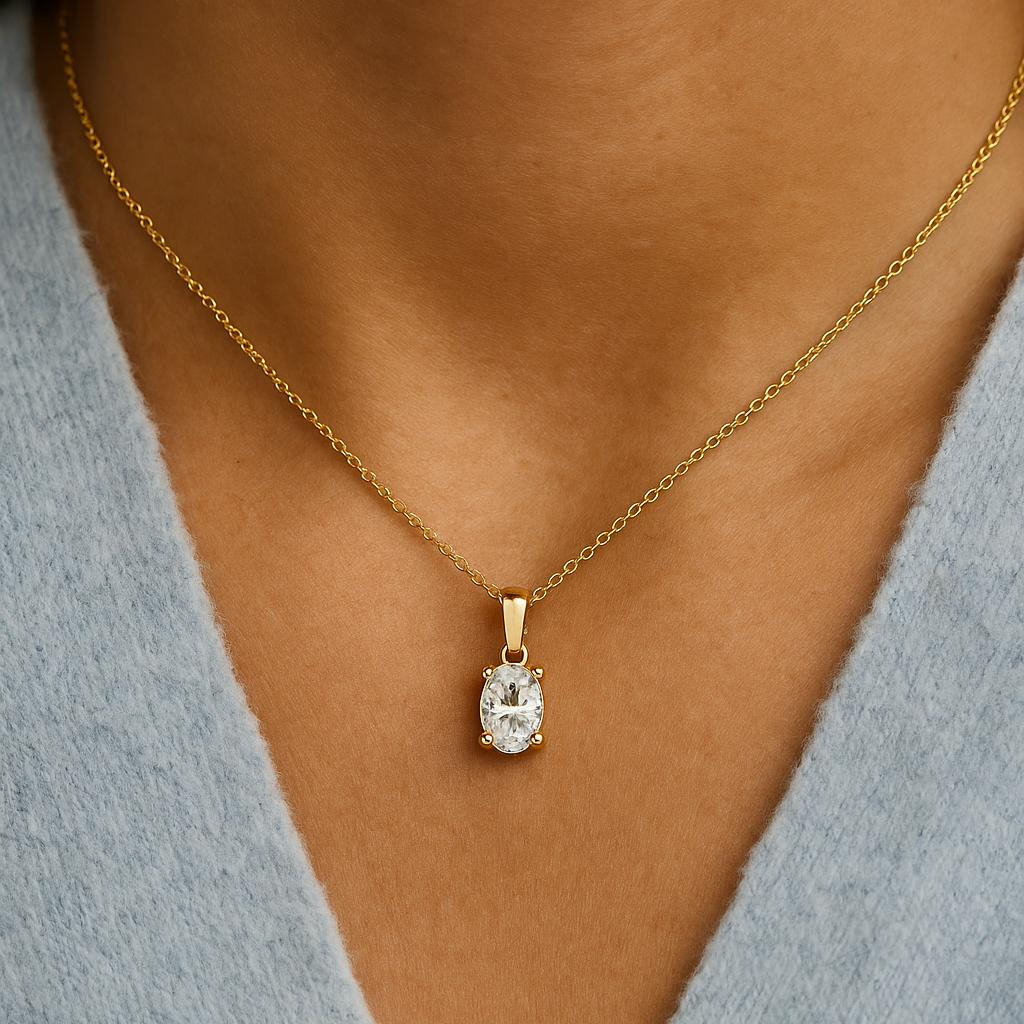 Geelgouden ketting met ovalen diamant