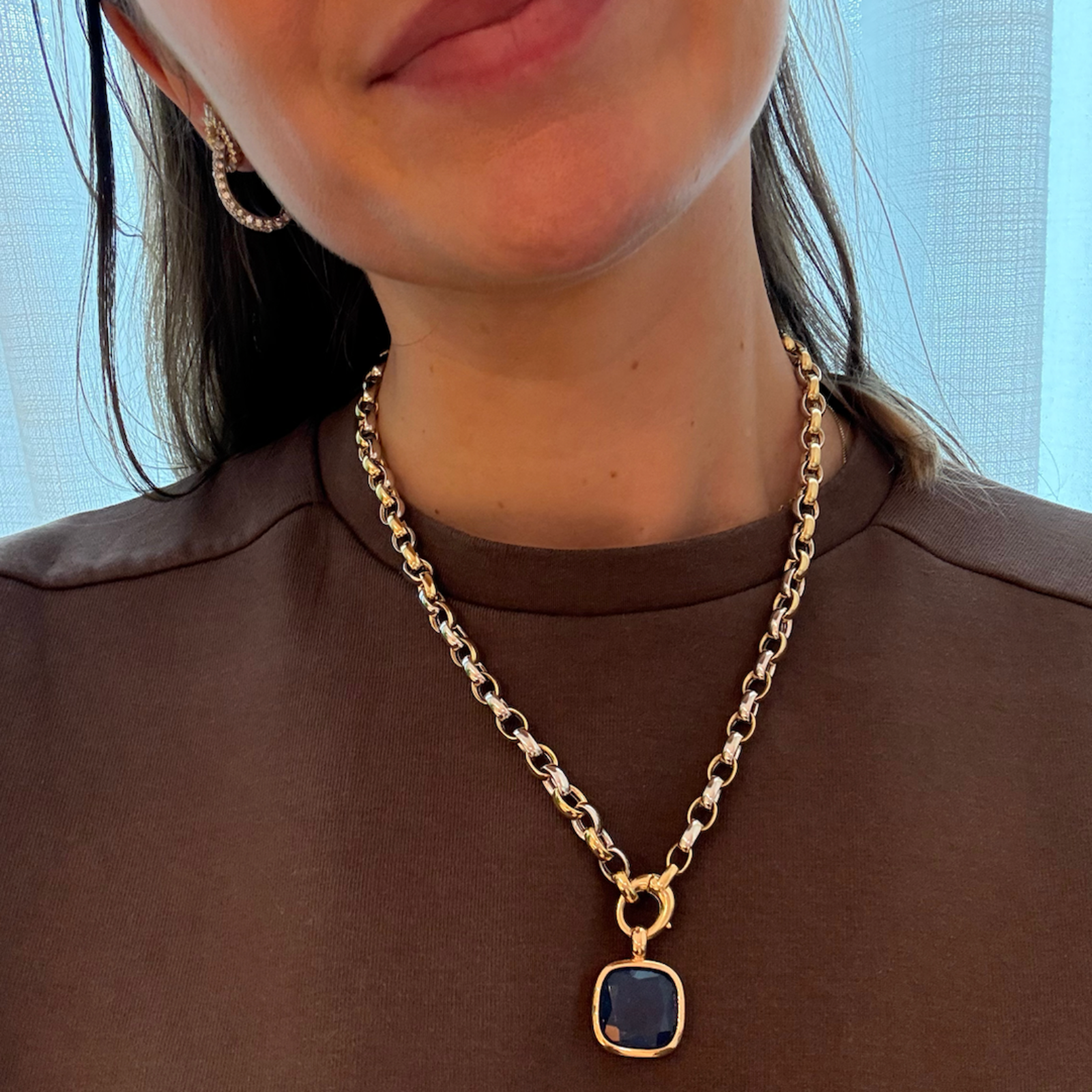 Hanger met saffier- De Maere Knokke