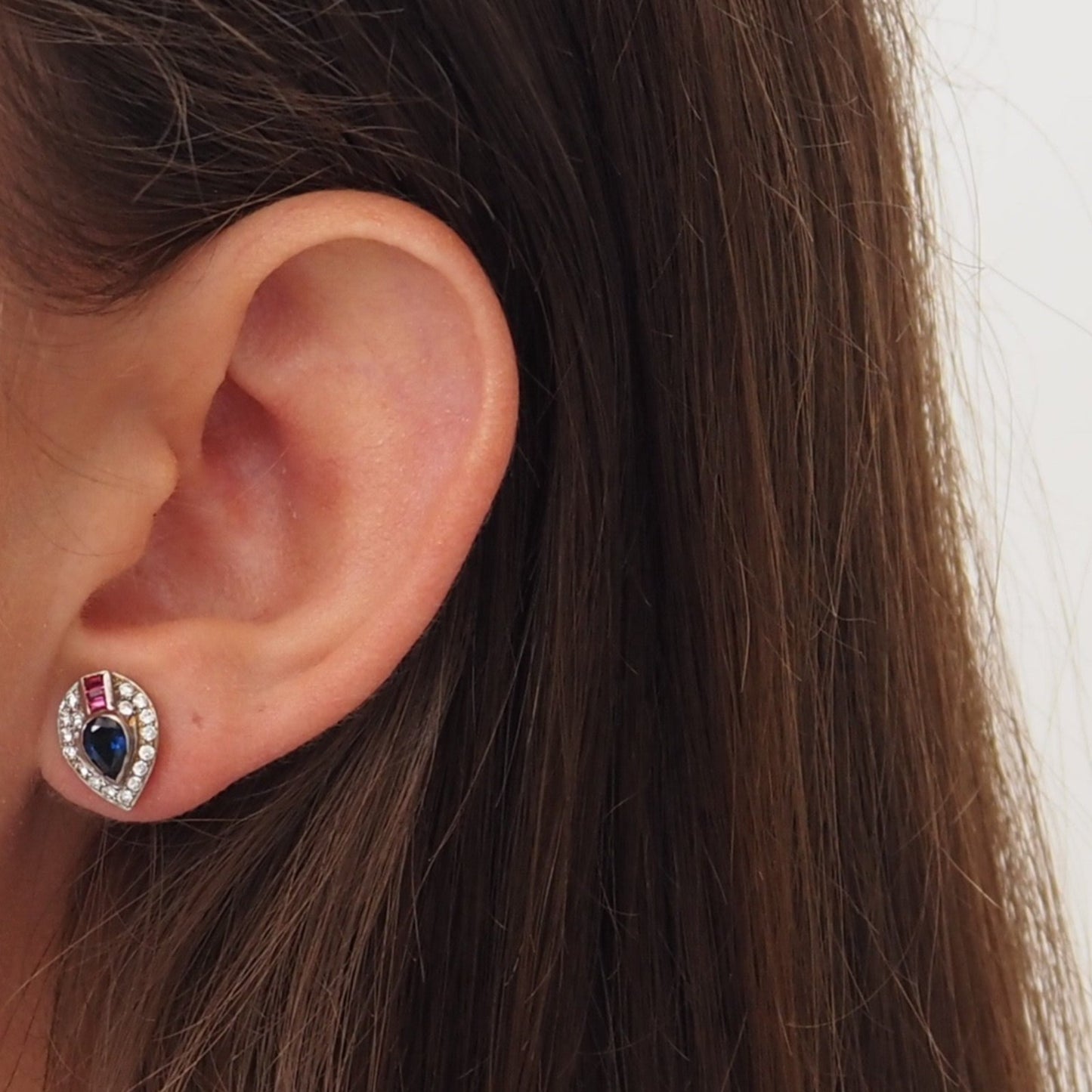 Pear sapphire diamonds earrings