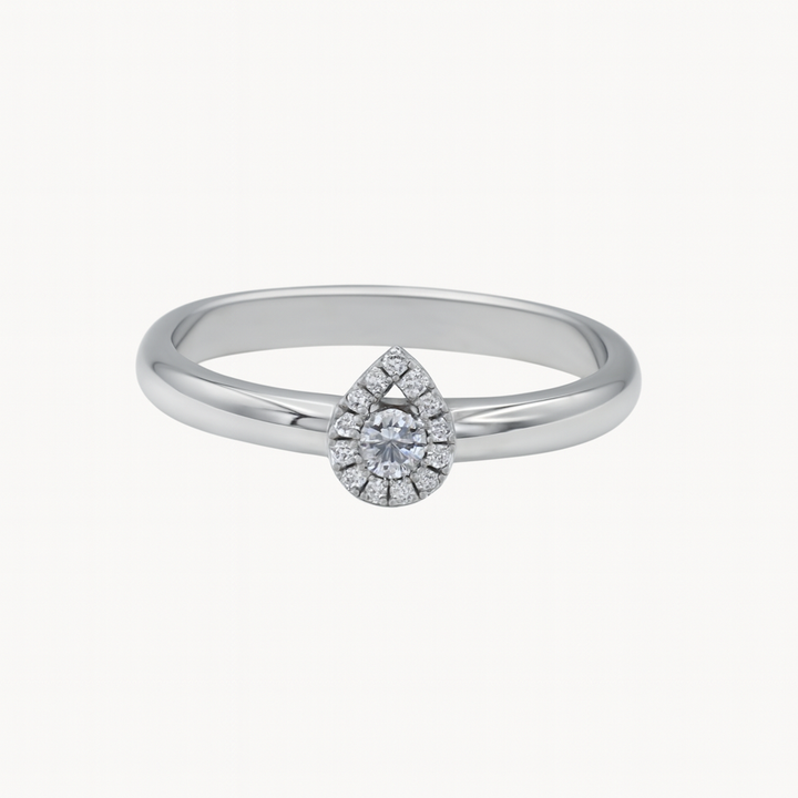 Ring met witgouden diamant en peervorm