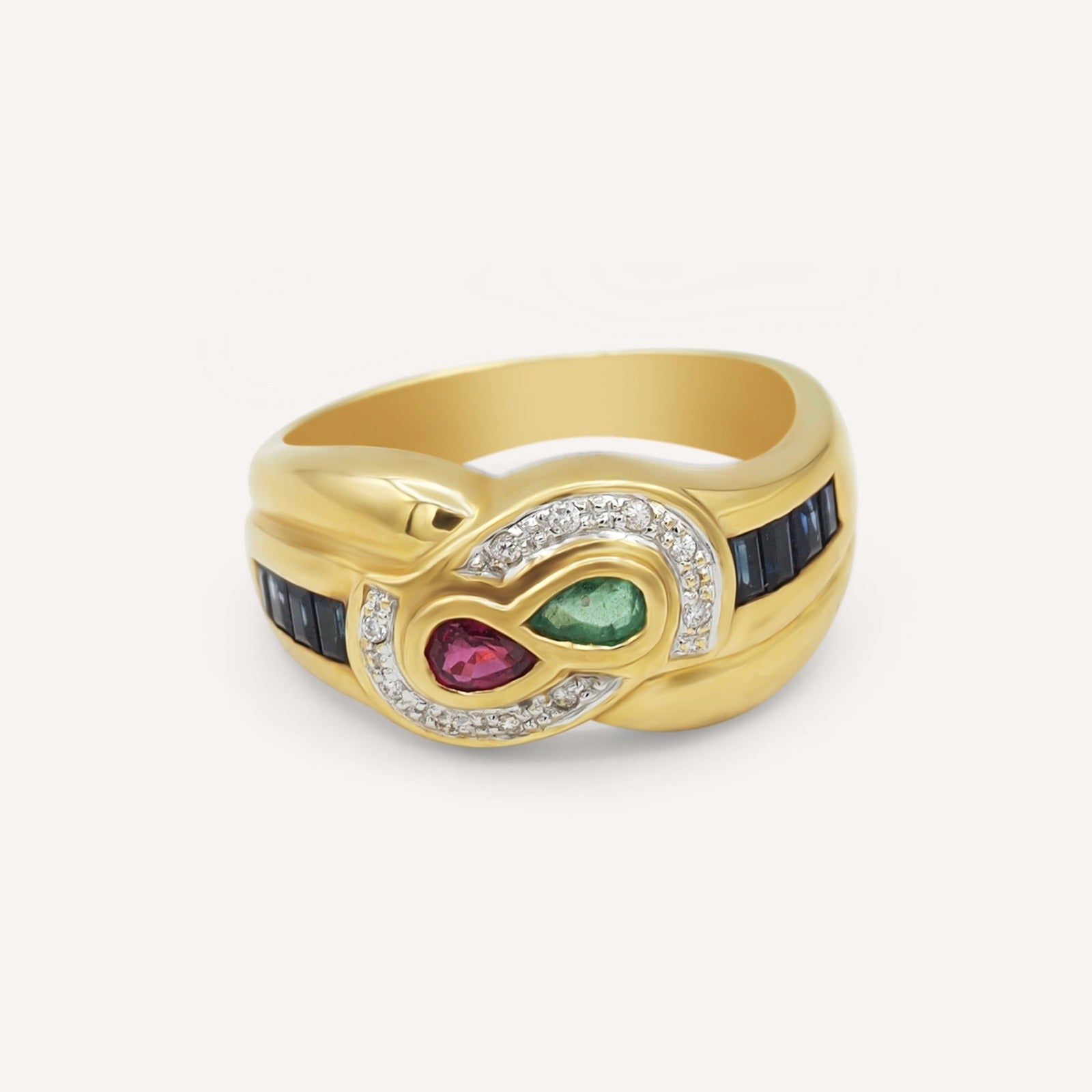 Ring met gekleurde stenen