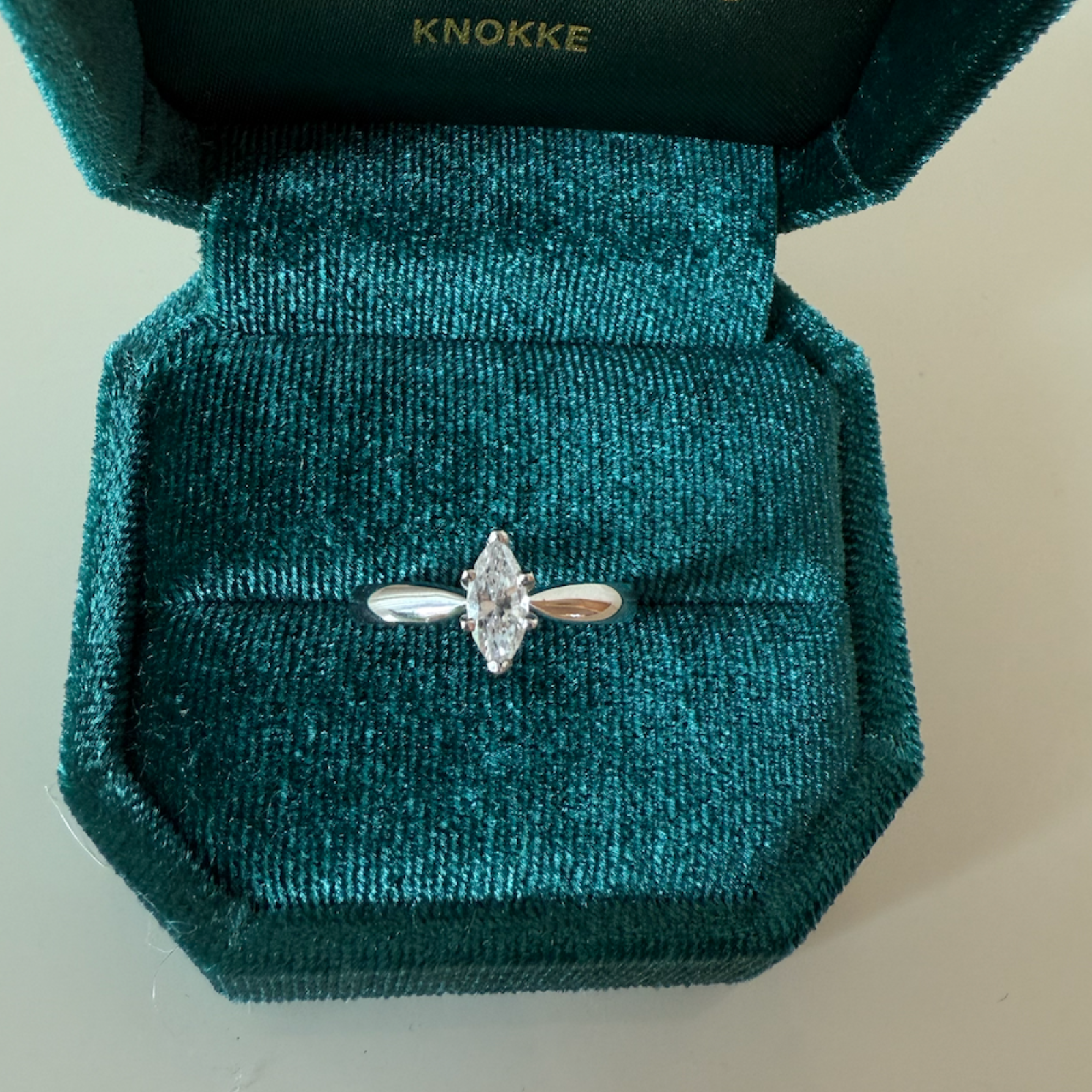 Ring met markies witgoud