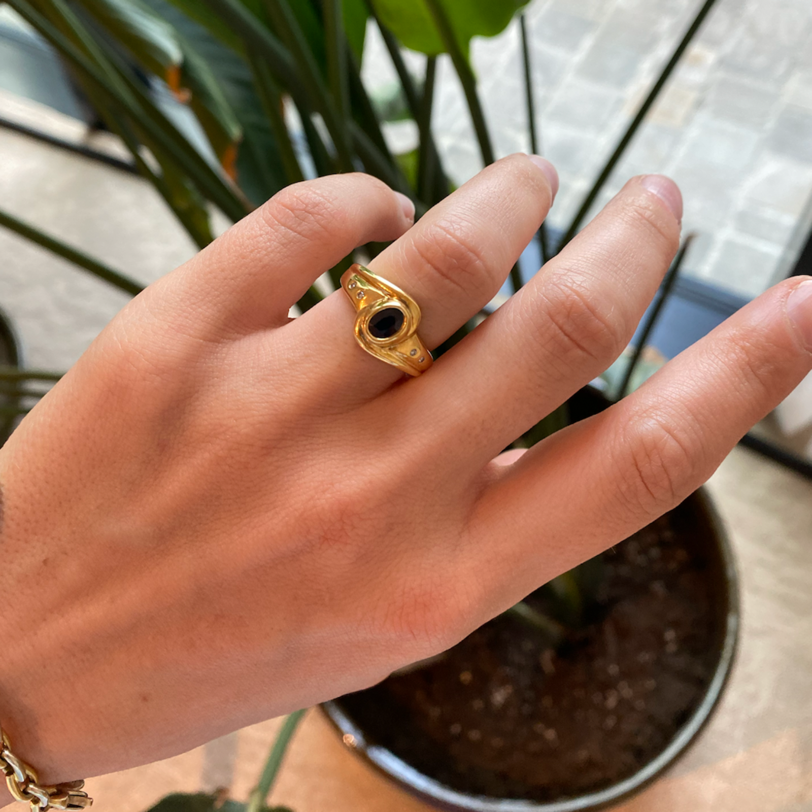 Ring met saffier ovaal