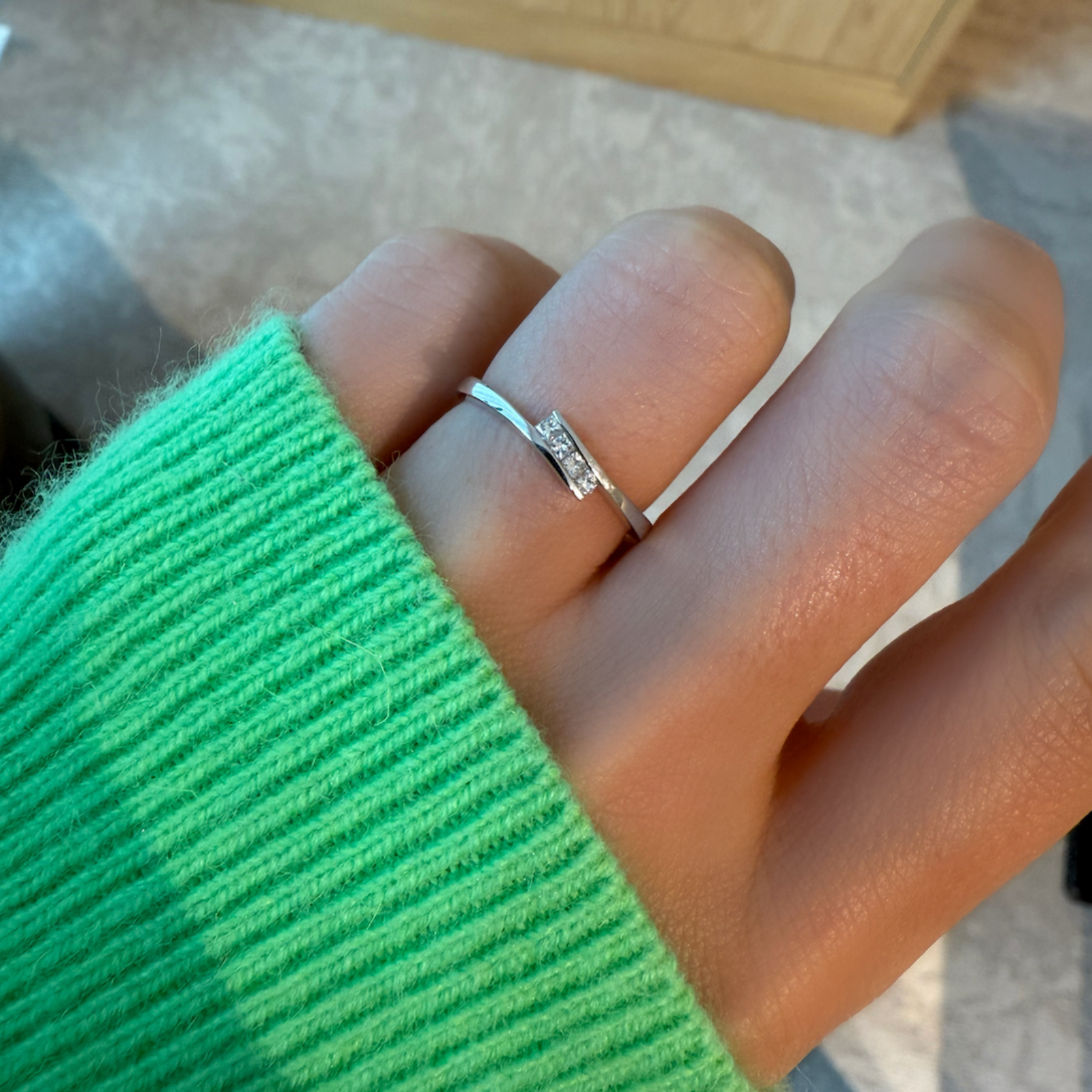 Ring met vier diamanten