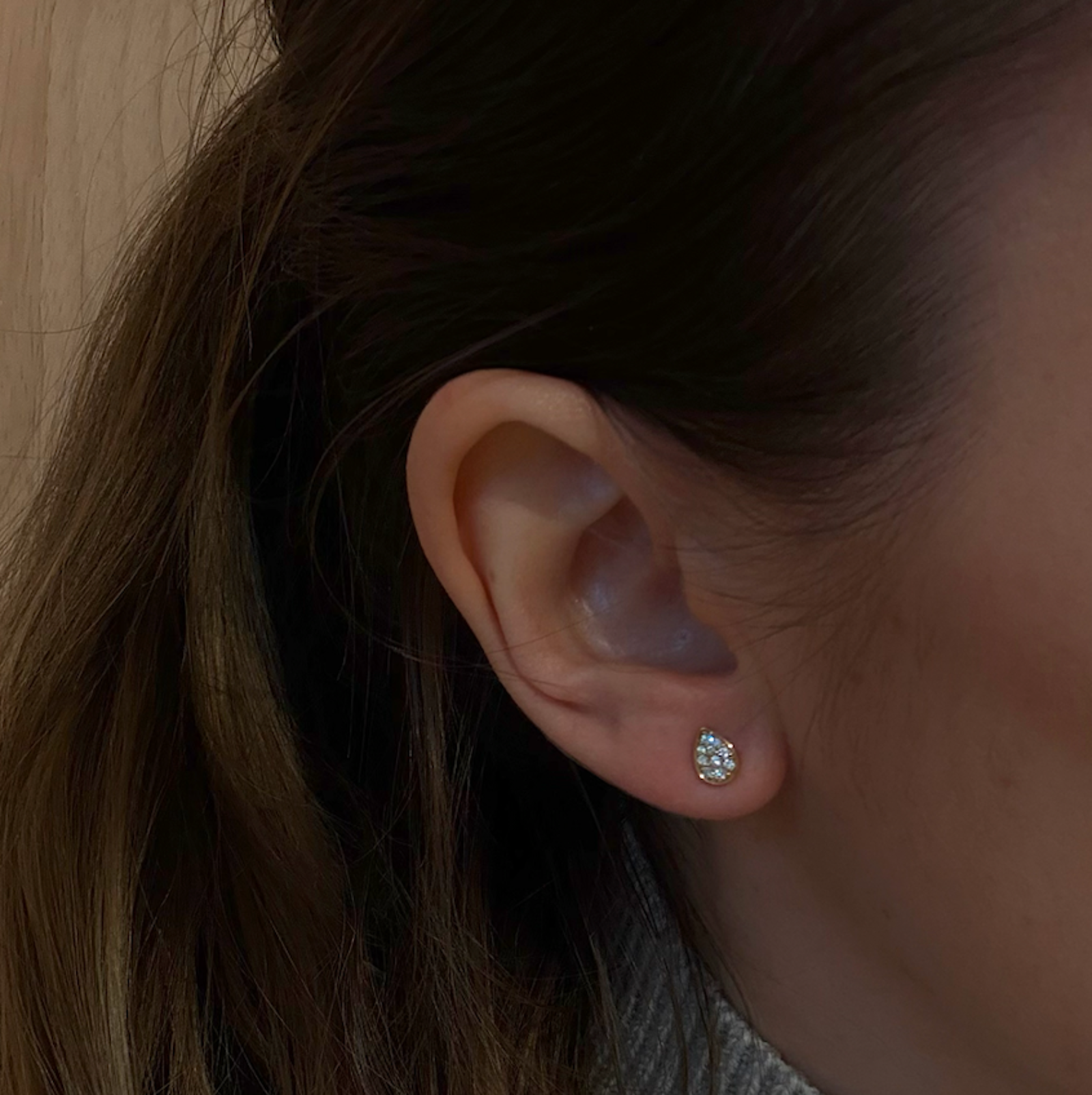 Stud oorbellen peervorm 0.13 ct diamanten de maere knokke