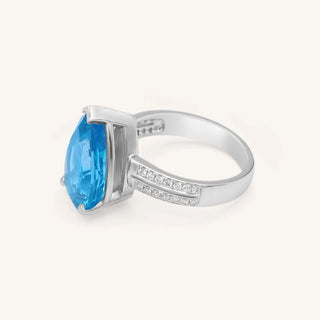 Aqua blue topaas ring