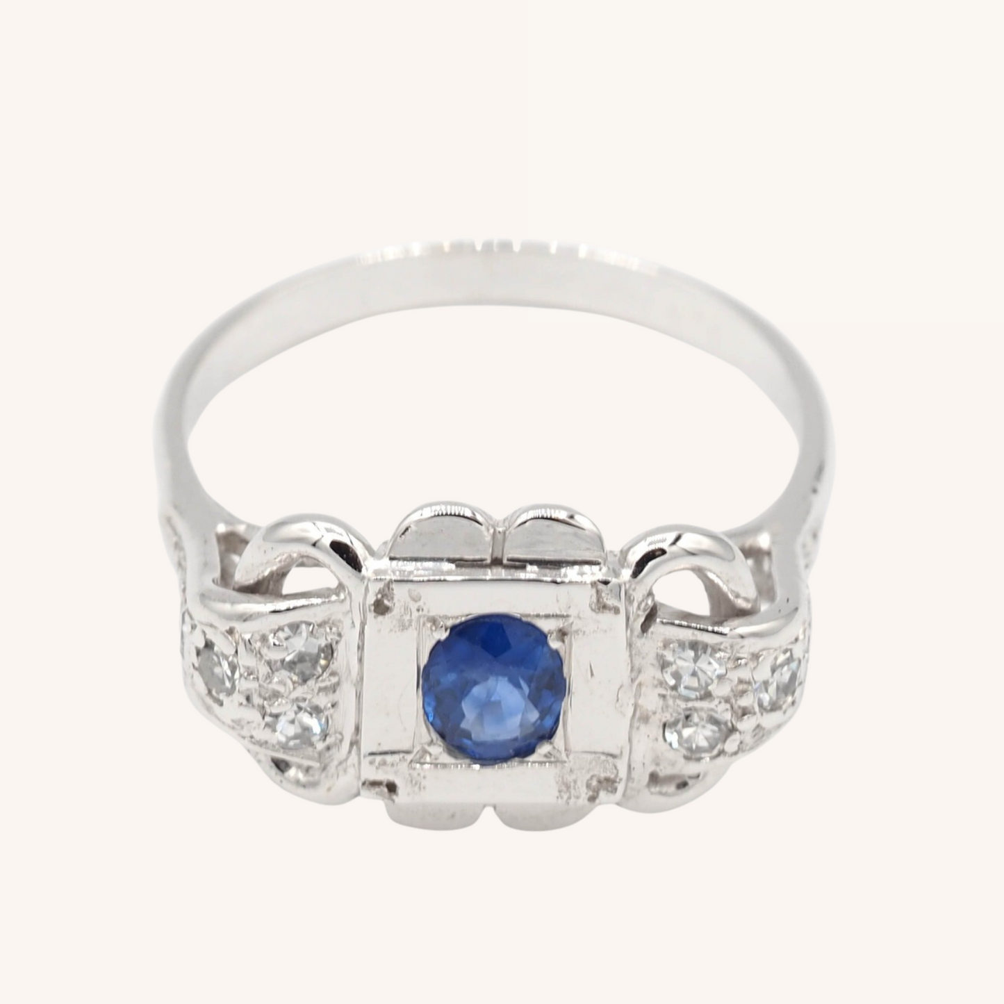 Sapphire oval ring